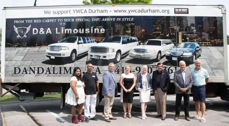 D & A Limos vehicle wrap, photo 1