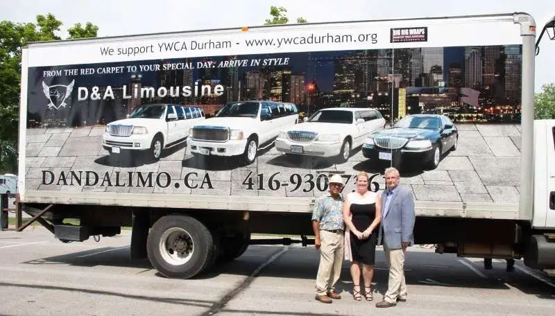D & A Limos vehicle wrap, photo 3
