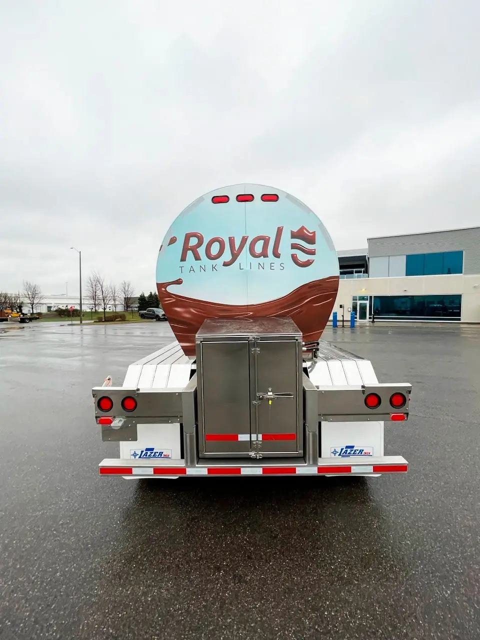 Royal Tank Lines vehicle wrap, photo 2