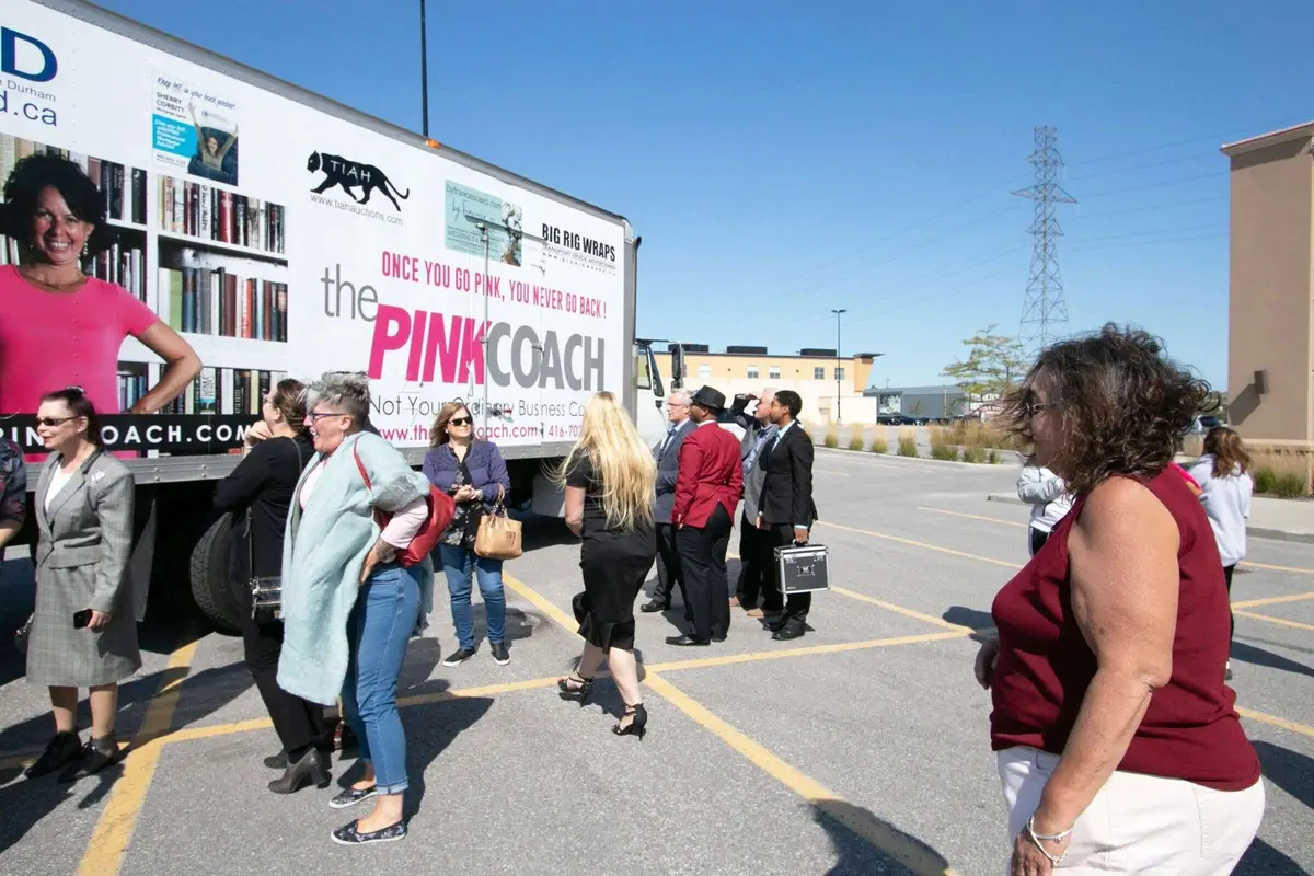 The Pink Coach vehicle wrap, photo 2