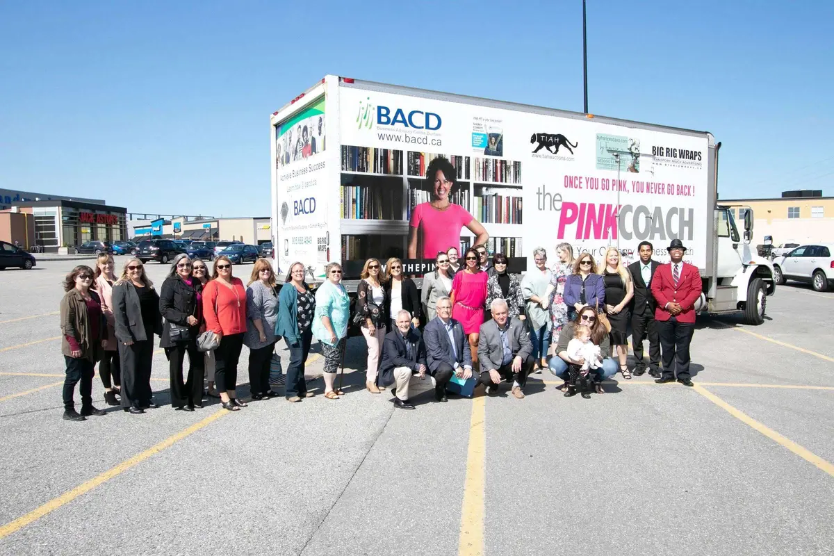 The Pink Coach vehicle wrap, photo 4